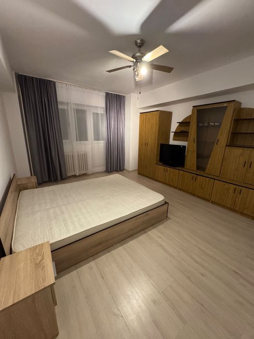 Inchiriez apartament o camera Zona Judetean