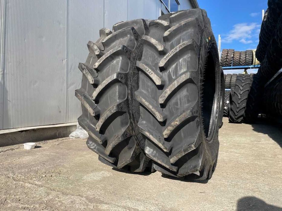 Cauciucuri radiale noi 380/85R28 marca CEAT pentru tractor CASE