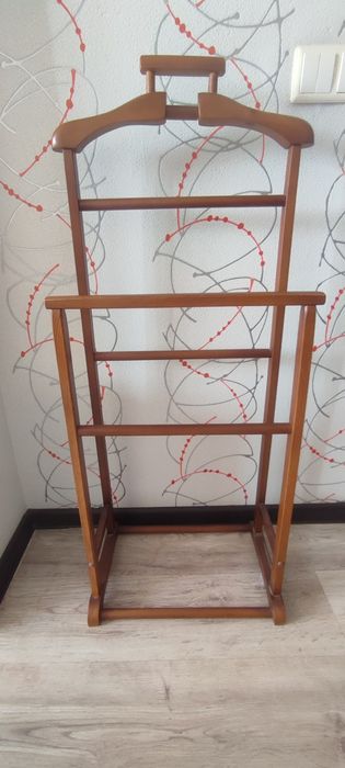 Продам напольную вешалку для одежды