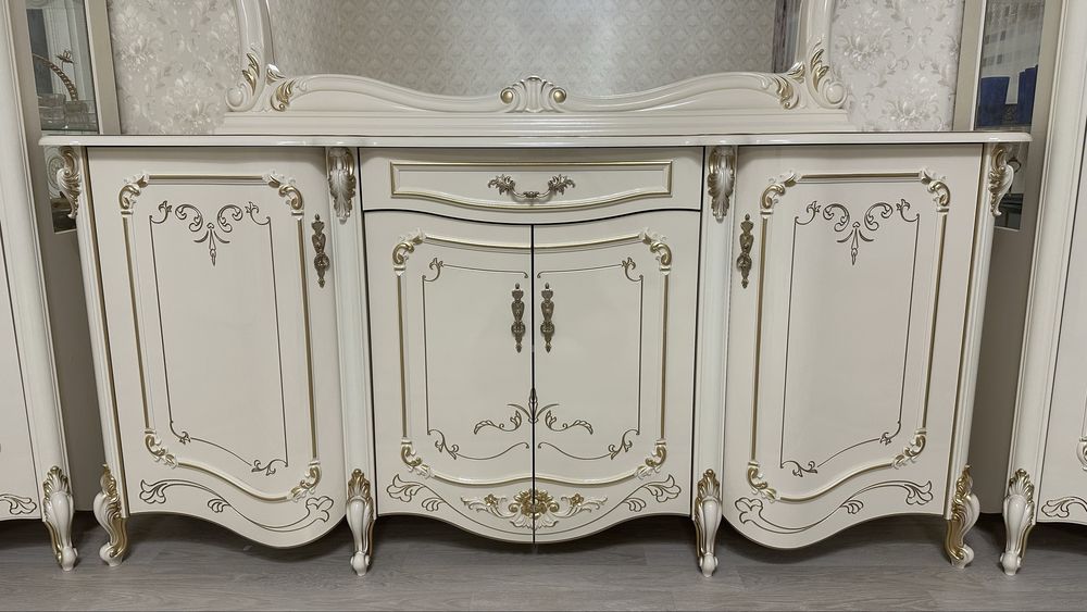 Мебель для гостинный (сервань + зеркальный )