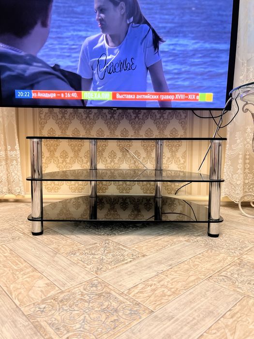 Продам стол под ТВ