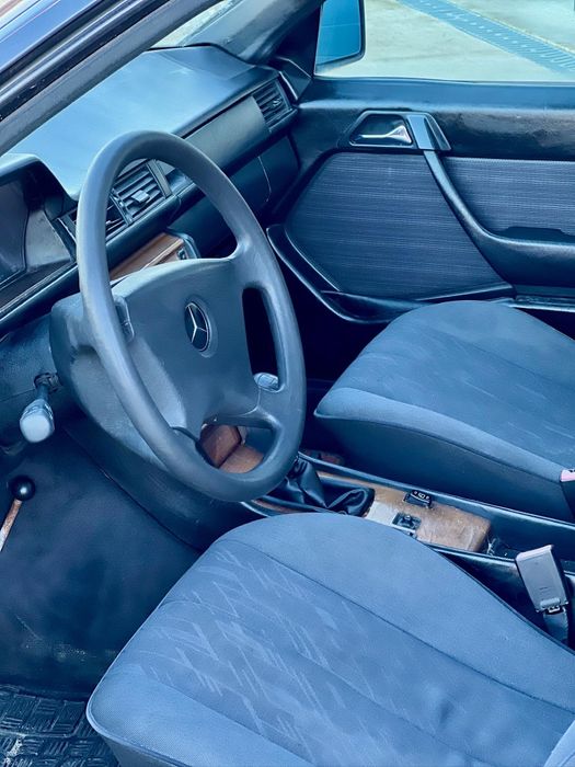 MERCEDES-BENZ E-Class 1988 — imagine 5