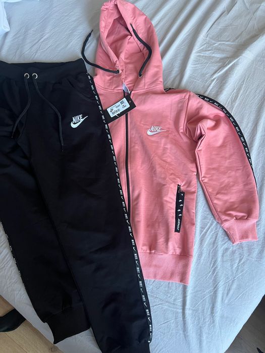 Анцуг Nike момиче