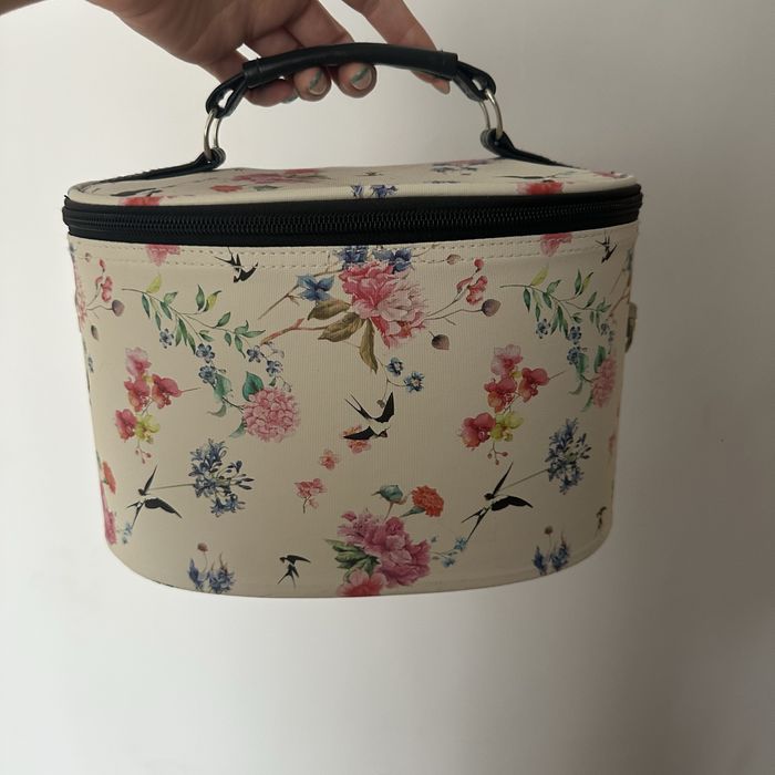 Дамско куфарче за козметика