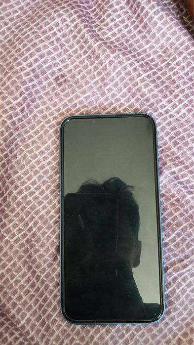 Продам Iphone 13