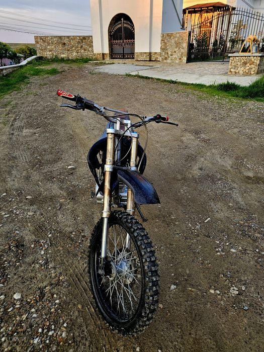 Cross. 250cc. 4T