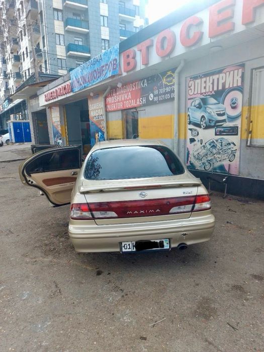 Nissan maxima 1998 yil suegi butun polni asvijit qilingan
