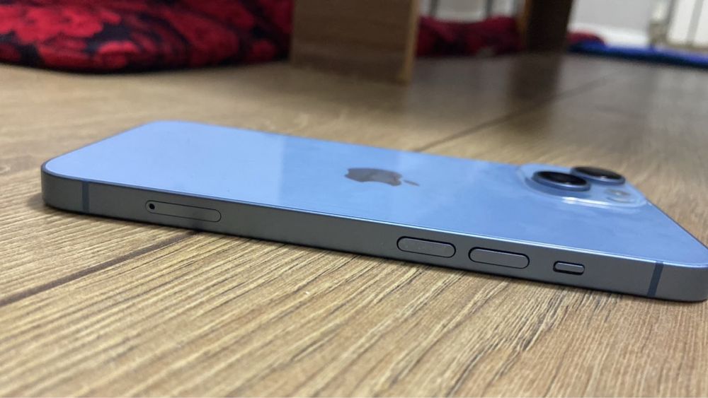 iPhone         14
