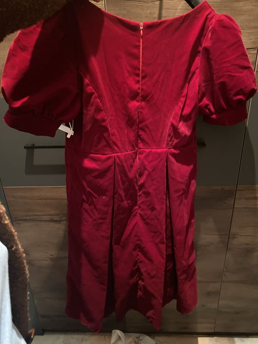 Новое бархотно красное платье