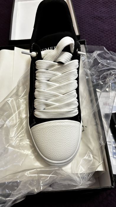 Продам новые кроссовки