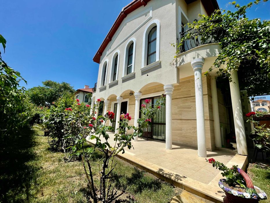 Продава се Къща в Свети Влас - 250 кв.м за 1520 €/кв.м - Снимка #2