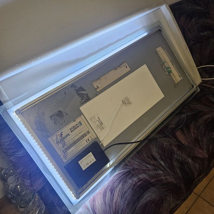 Oglinda smart  cu led 120x60cm funcționează doar jumate