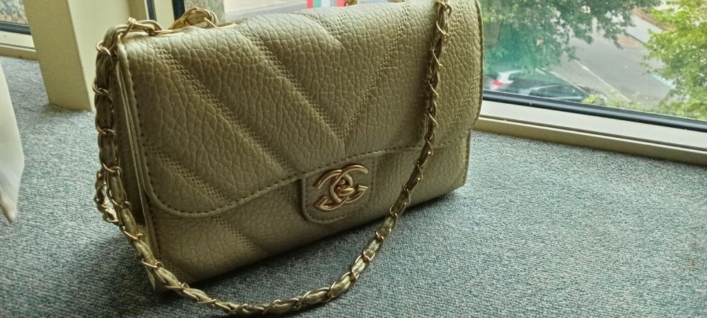 Ежедневна дамска чанта  Изработена от еко кожа