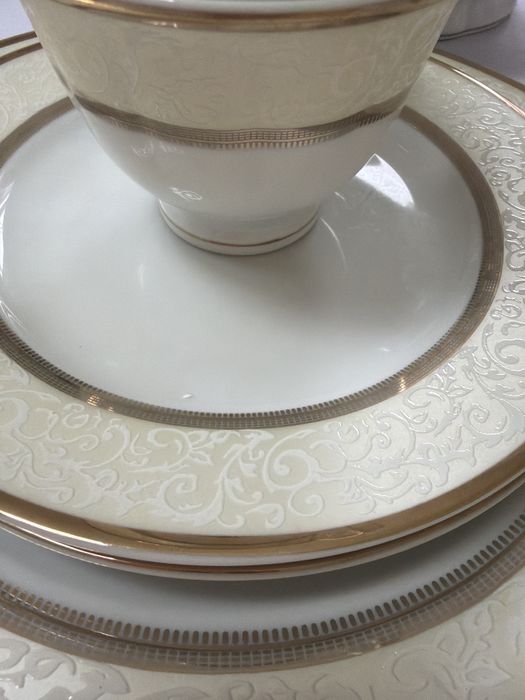 Продам сервиз на 12 персон