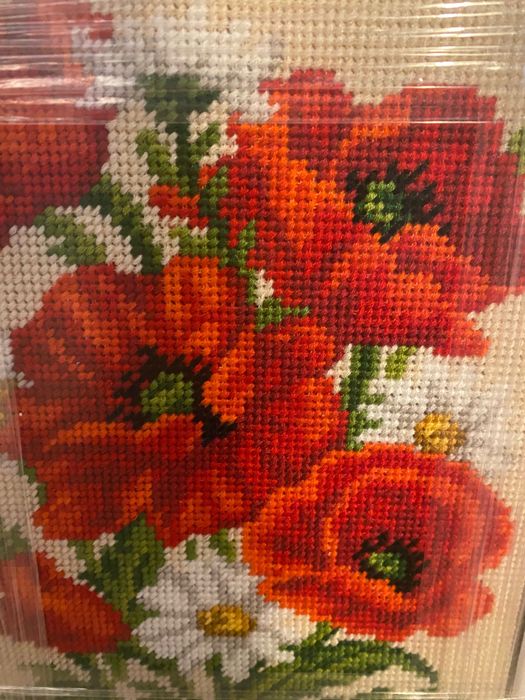 Гоблен 22 х 27 см, едър бод, макове, с рамка