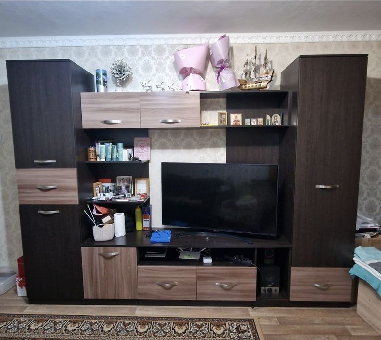 Горка в зал в отличном состоянии