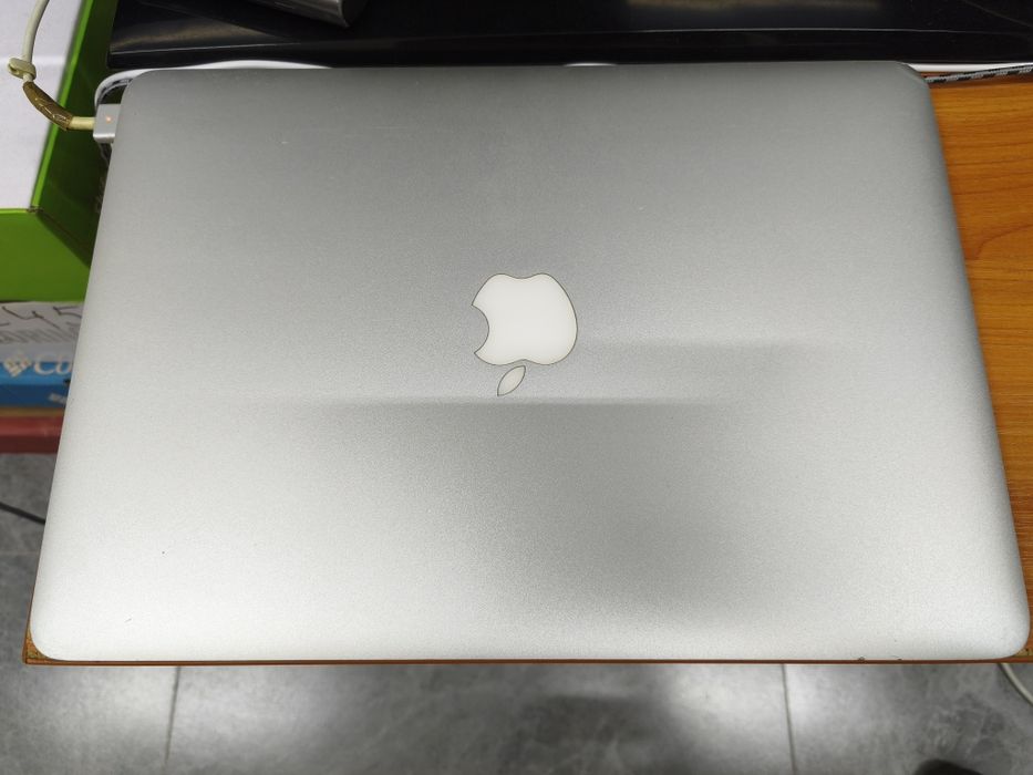 Macbook Apple core i5