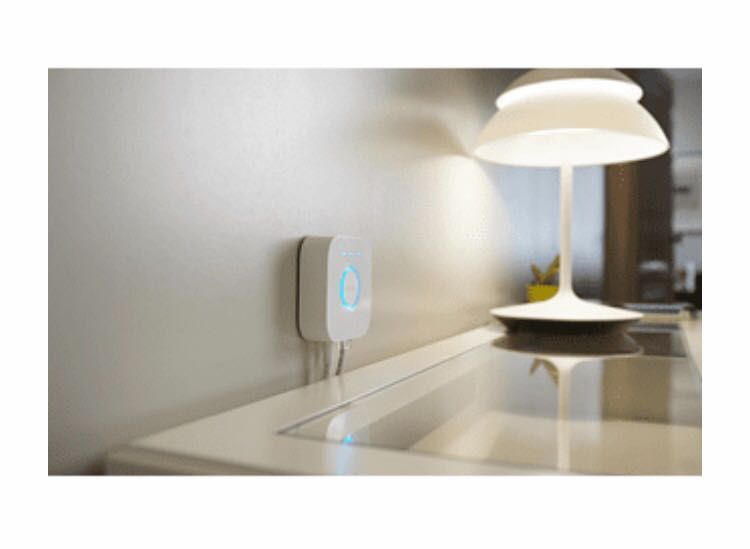 Стартов комплект Смарт крушки Philips Hue LED 3 броя и рутер RGB 75W