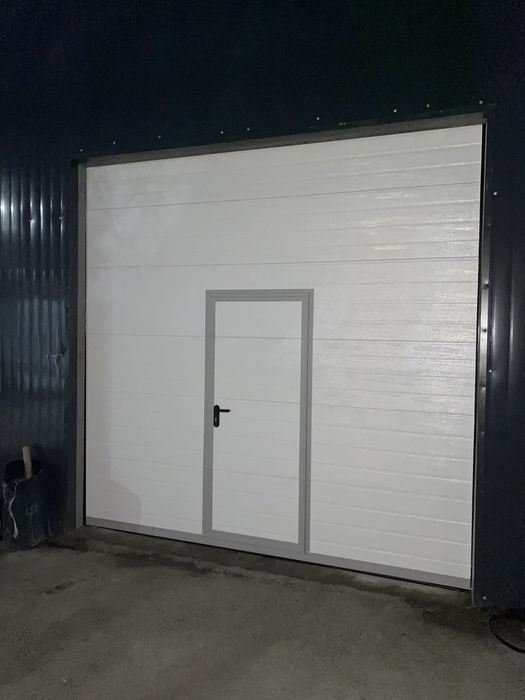 Секционные ворота