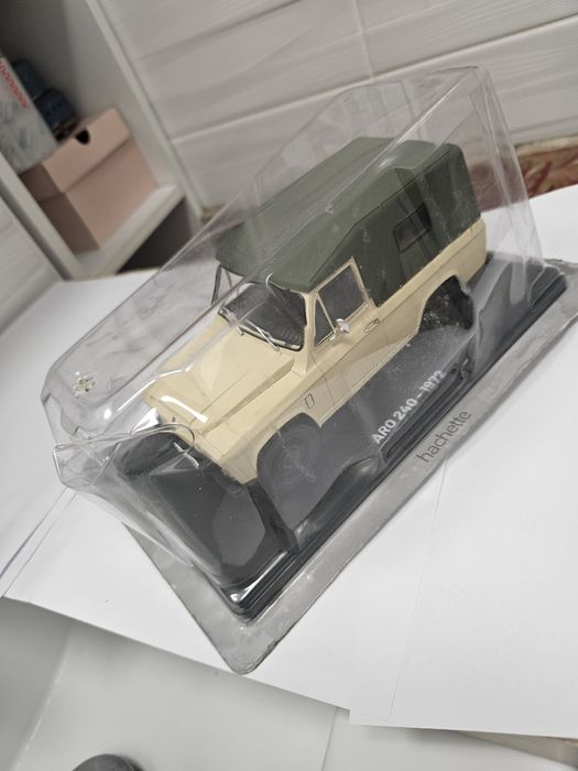 ARO macheta metalica 1 : 24