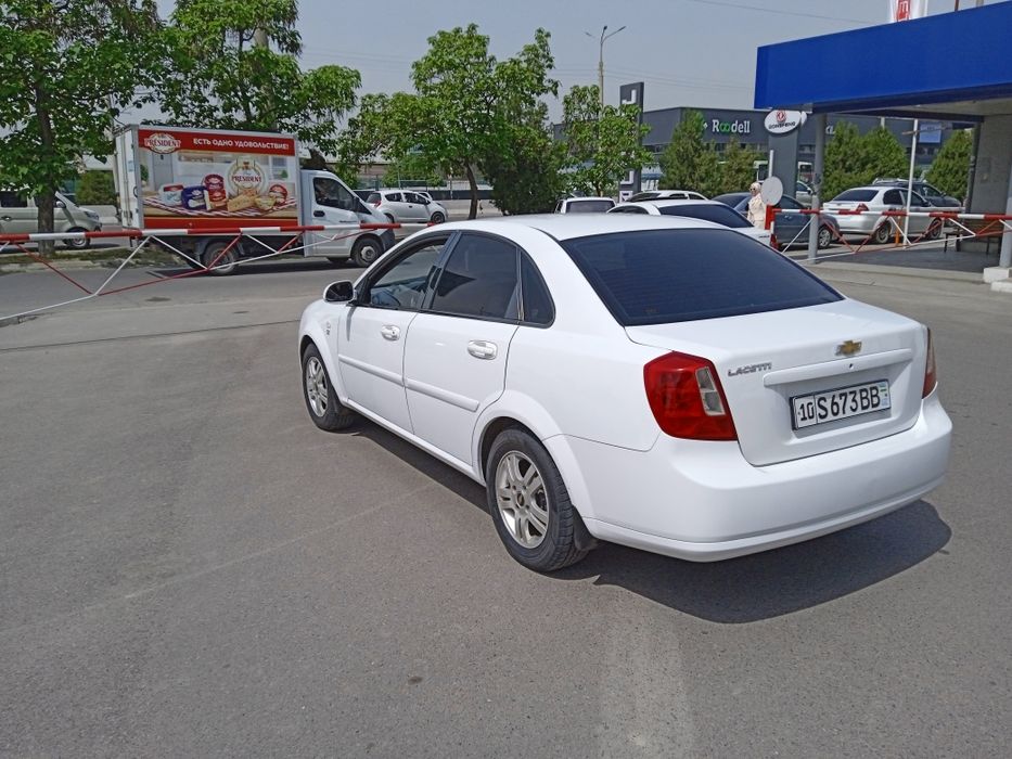 Laceti 1.8   avtomat karobka ARENDA VIKUP