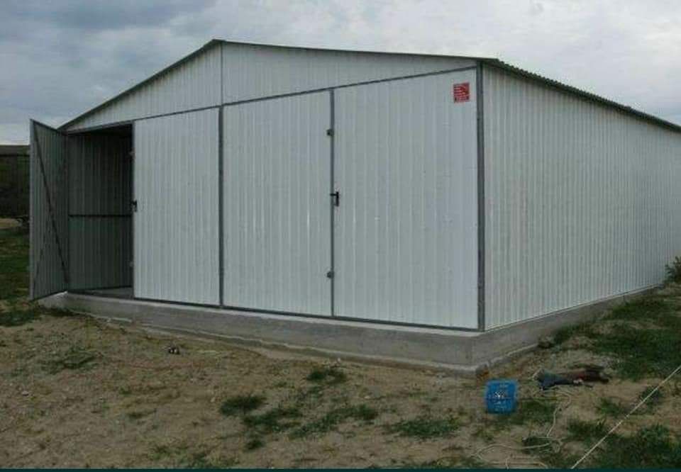 Garaj pe structura metalica si panouri sandwich