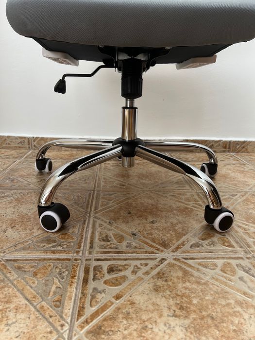 Ергономичен офисен стол