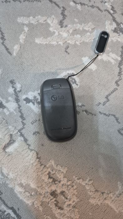 Телефон раскладушка LG KG220