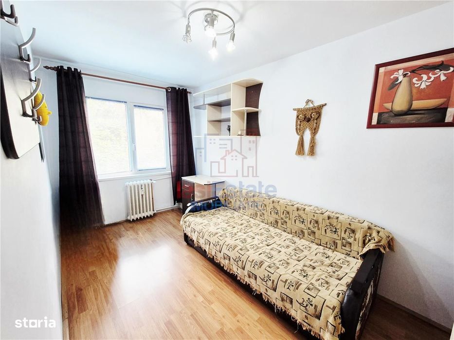 Apartament cu 3 camere zona Podu Ros