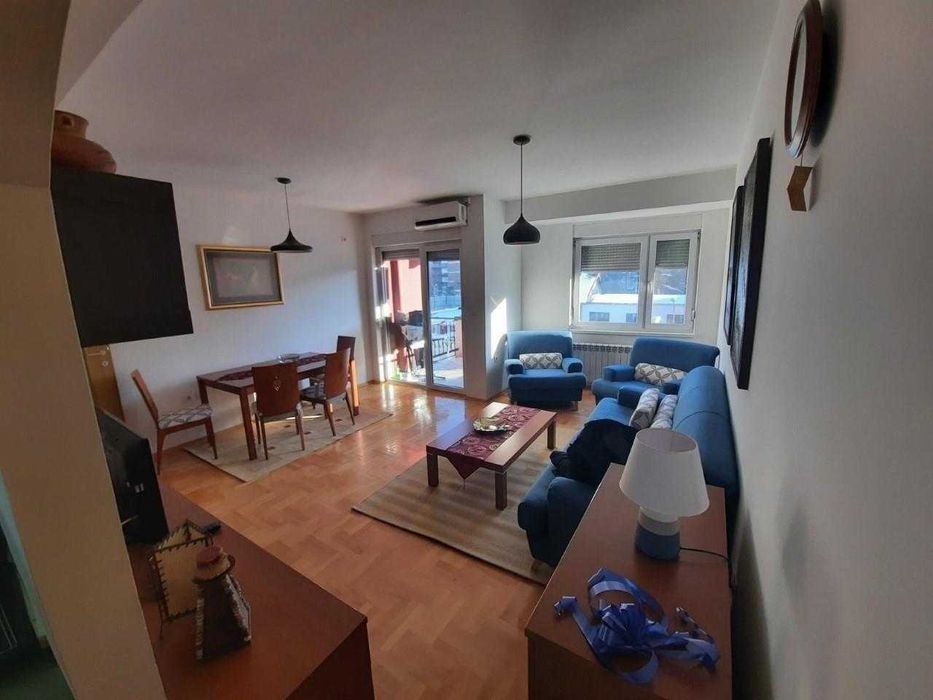 Дава се под наем Двустаен апартамент в Бургас, Възраждане - 56 кв.м за 239.7 € - Снимка #1