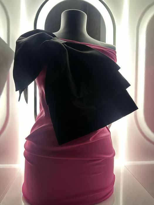 Розова рокля с панделка