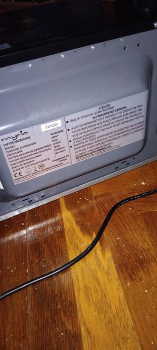 Vând microunde este aproape noua sa folosite o singura data