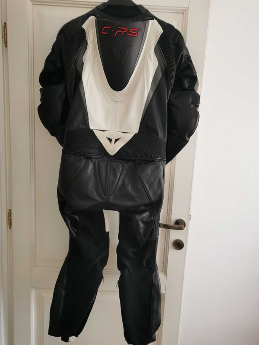 Costum Dainese.