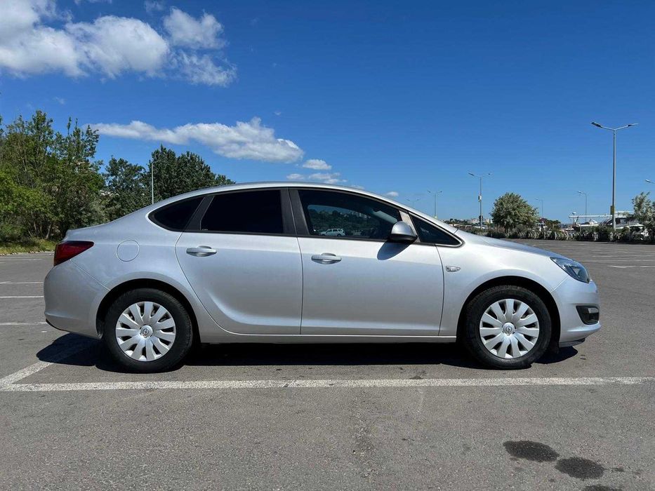 Opel astra J / 1.6 Benzina / 14000 km / primul proprietar