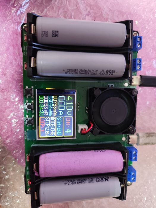 4-канальный тестер литеевых батарей.