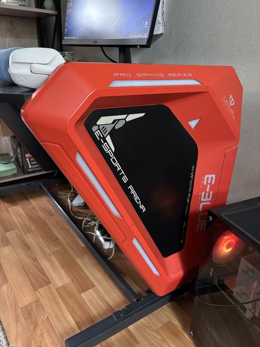 Компьютерный стол игровой