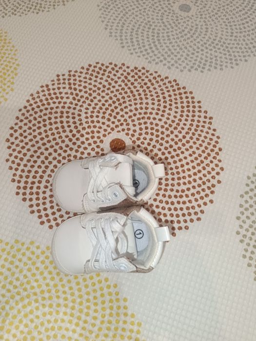 Продам обувь детскую