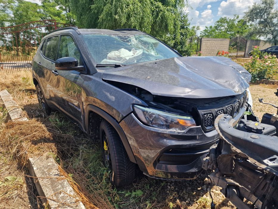 Jeep Compass 2024 avariat