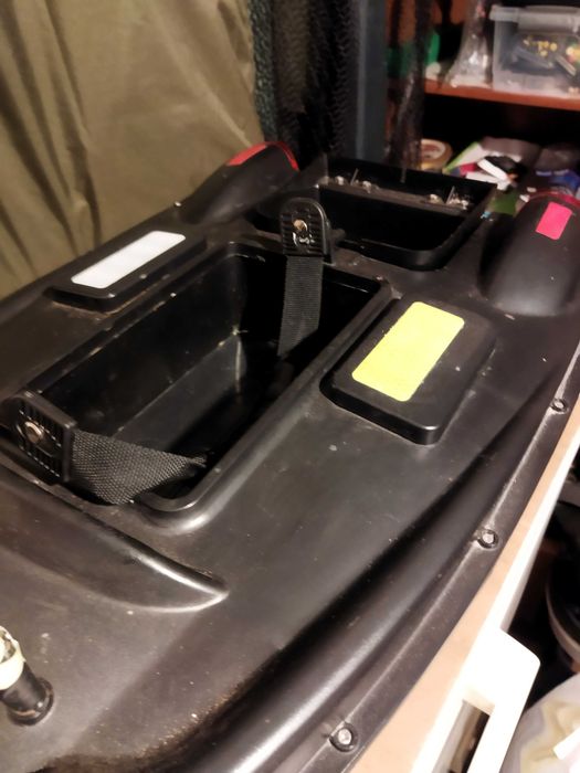 Navomodel Bittom Bona BOAT 2 , 2 CUVE , 2 Accumulatori . PRETI FIX !!!