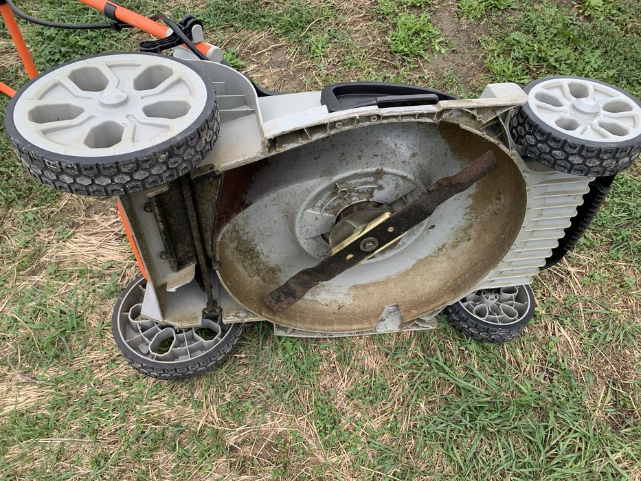 Masina tuns iarba pe acumulator , defecta