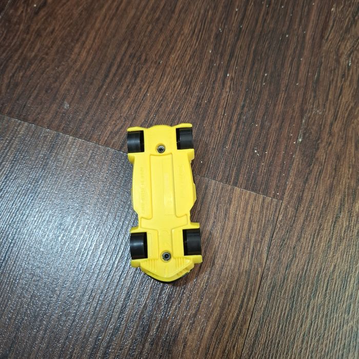 Машинка игрушка.