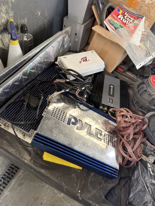 Vand boxe,amplificaoare, subwoofer, etc