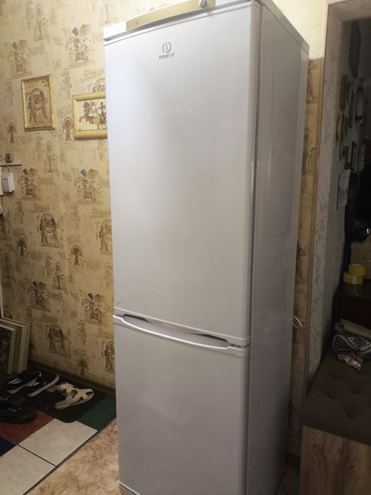 Холодильник Indesit SB200