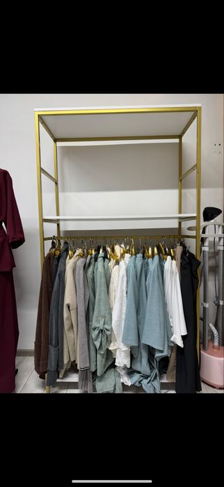 Продам стеллаж с полками , есть еще одна полка