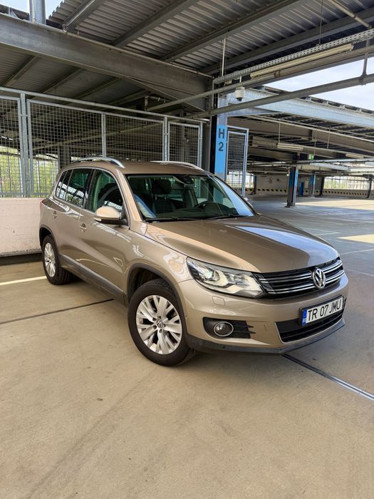 VW Tiguan 2.0 TDI 177 CP 4x4 • Bi-Xenon • Day Light LED • Climatronic • Senzori parcare • Scaune încălzite • Pilot automat • Park Assist • Proprietar