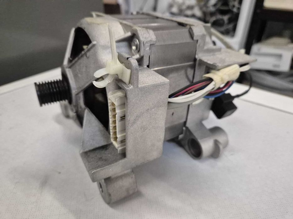 Motor mașina de spalat Whirlpool 7 pini seriile AWOC / R27