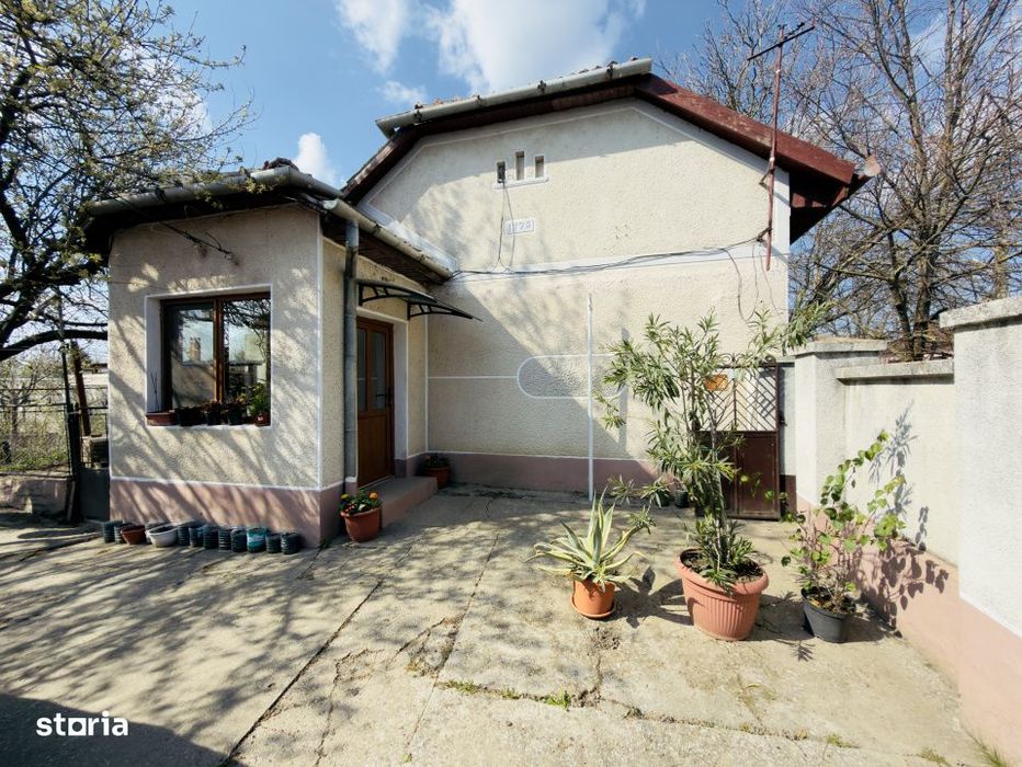 Casa individuala 2 camere, 933mp teren in Utvin