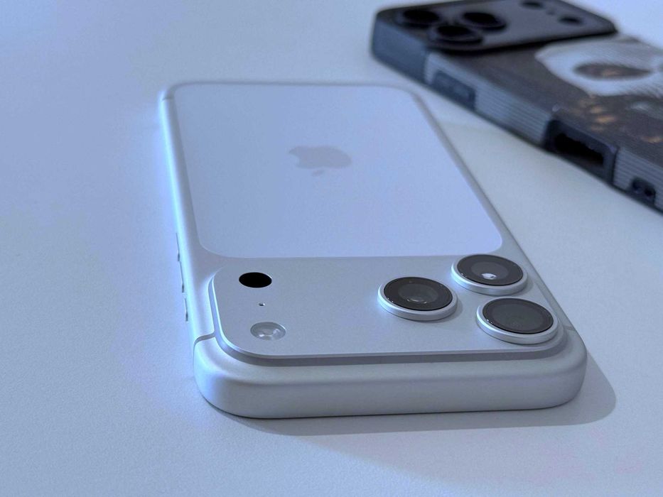 Бартер! Гаранция! 6 Цикъла iPhone 17 Pro Max Silver (Бял)
