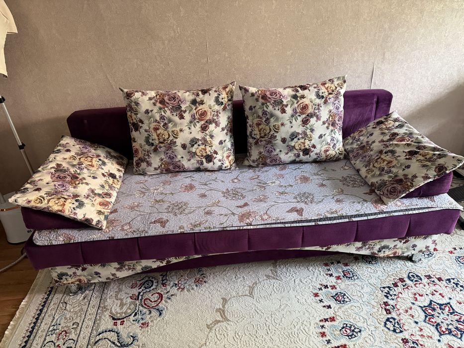 Продам диван торг уместен