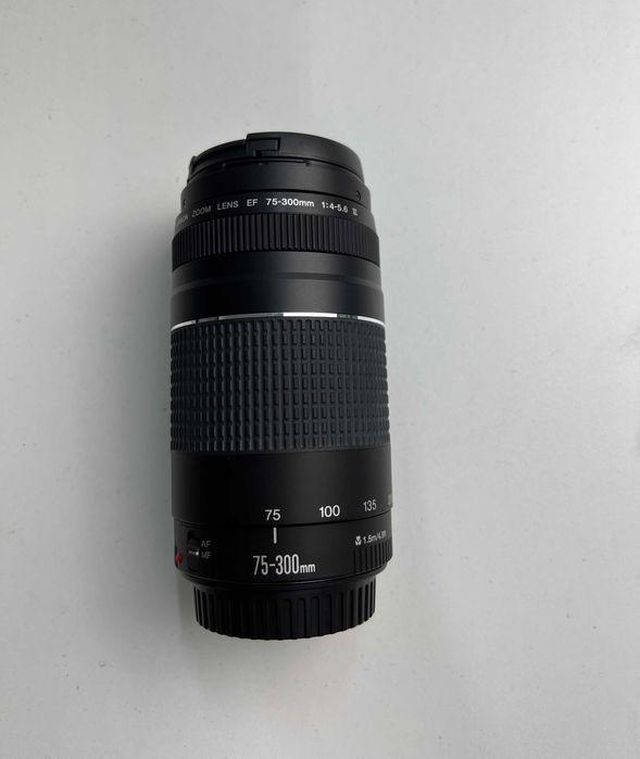 Obiectiv zoom Canon EF 75-300mm, deschidere f/4–5.6, versiunea III